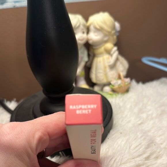 Lip Revival Hi-Shine Hydrating Lip Oil - Cream - Picture 3 of 5